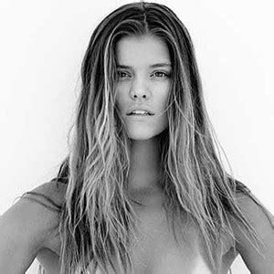 nina adgel nudes|Sports Illustrated Swimsuit model Nina Agdal poses completely。